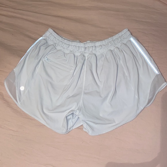 Lululemon Hotty Hot white shorts with drawstring - Picture 2 of 5